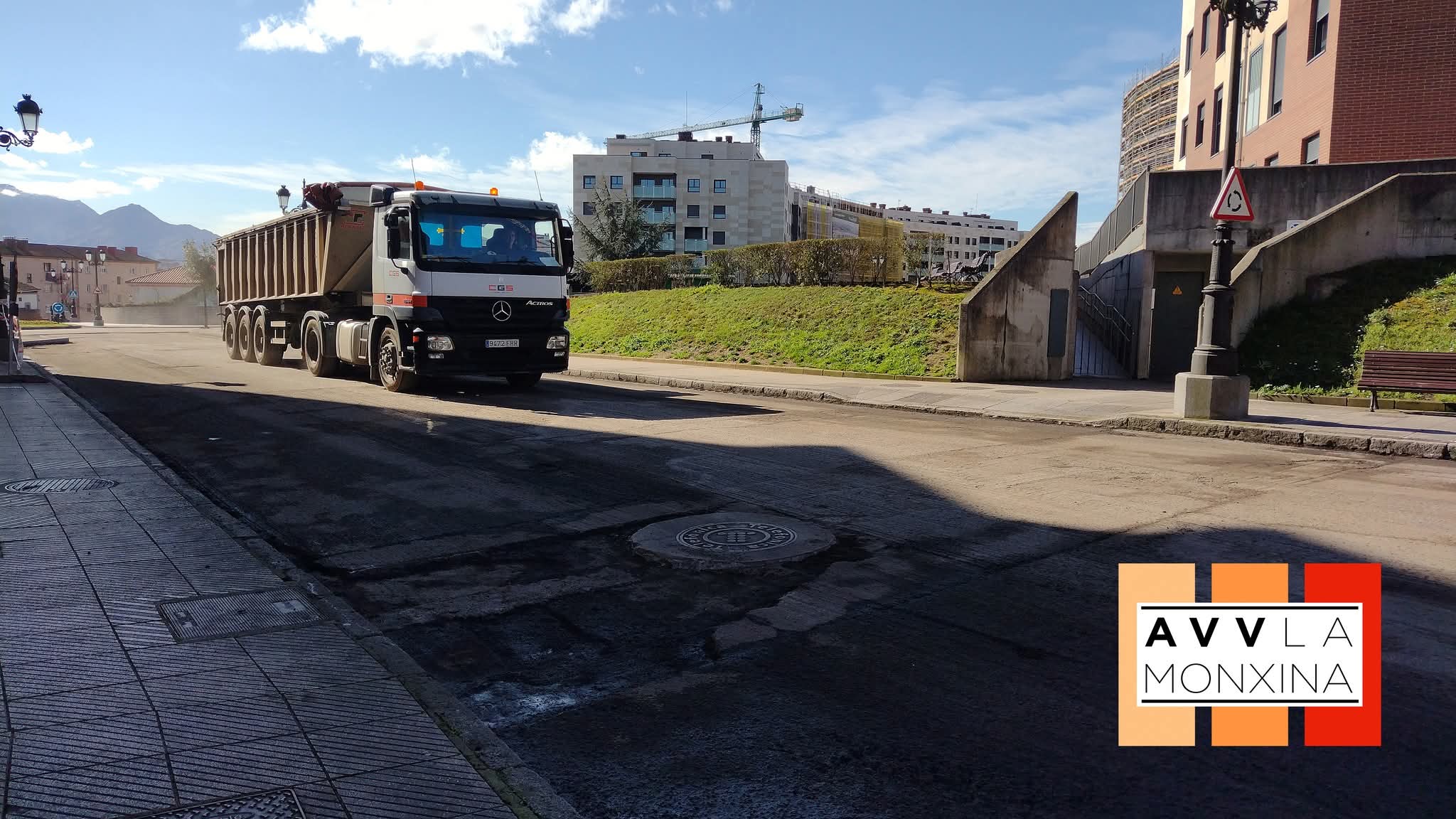 obras de asfaltado en La Monxina